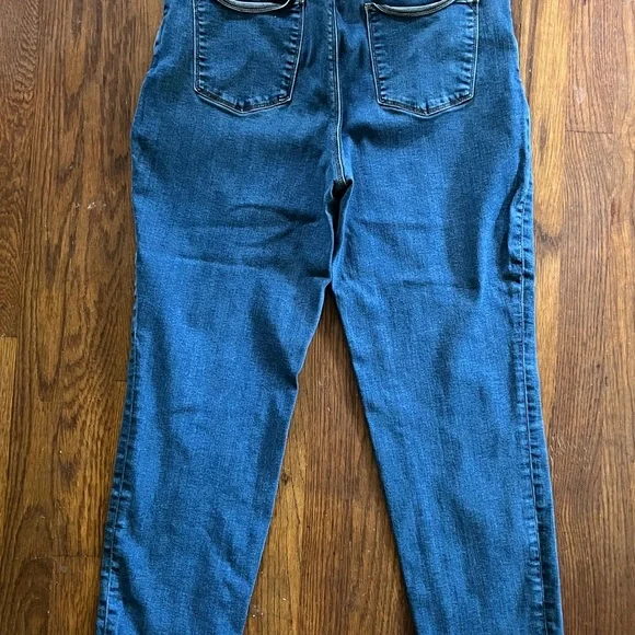 Chicos Perfect Stretch Girlfriend Slim Leg Ankle Blue Jeans with Classic Style - Picture 2 of 4